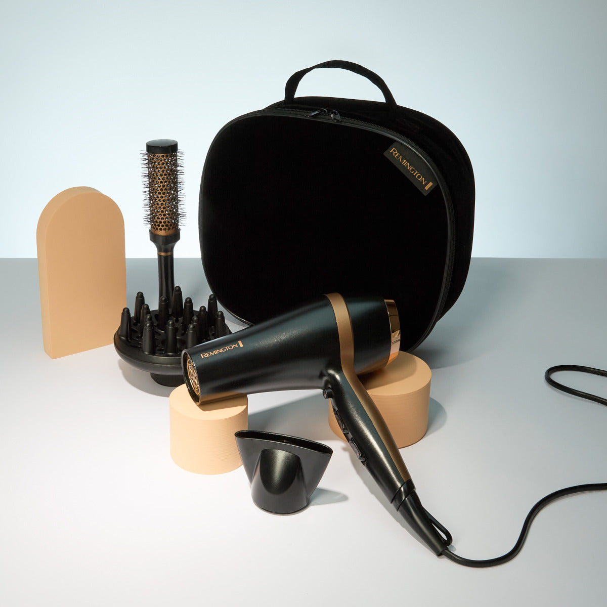 Remington Salon Smooth D6960GP Asciugacapelli 2100W Ionico con Diffusore e Custodia Premium