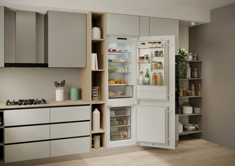 Candy CNBQL3518EV Frigorifero da incasso 268 L E Bianco