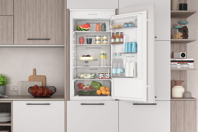 Indesit INC18 T111 frigorifero con congelatore Da incasso 250 L F Bianco