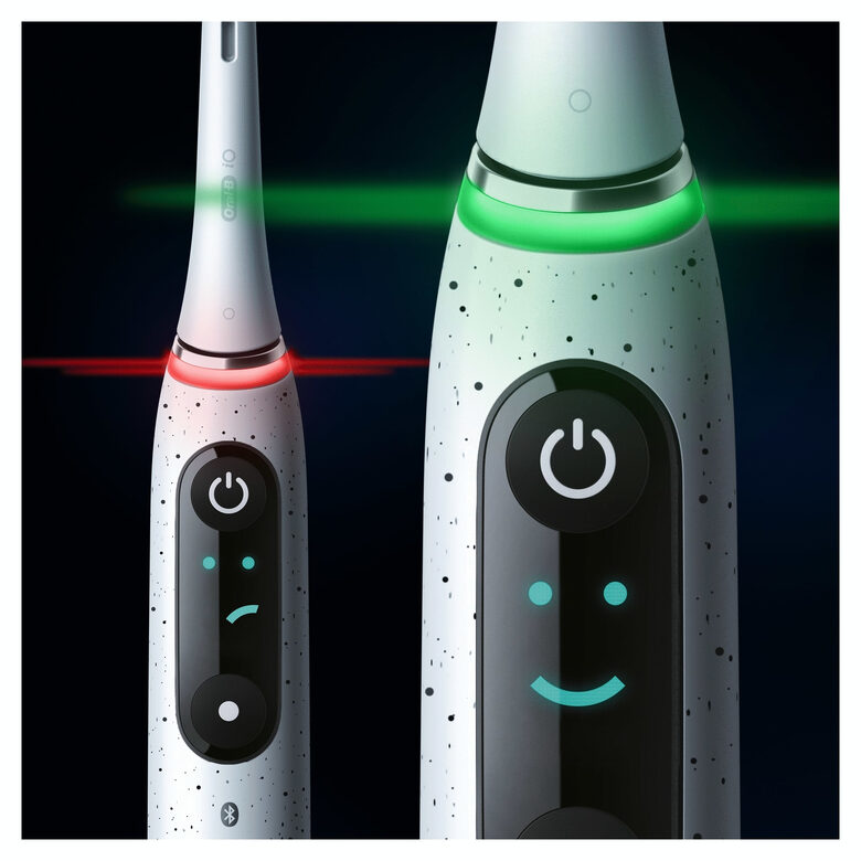 Oral-B iO Spazzolino Elettrico Ricaricabile 10 Bianco,1 Testina, 1 Custodia Da Viaggio ricaricabile, 1 Caricatore Sense