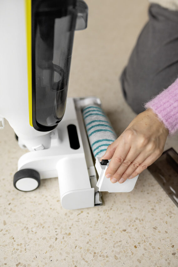 Kärcher FCV 4 Dry Pet & Home Aspirapolvere 3-in-1 Batteria Secco e bagnato Senza sacchetto Nero