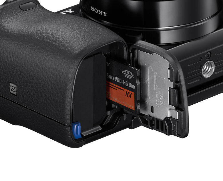 Sony Alpha 6000L, fotocamera mirrorless con obiettivo 16-50 mm, attacco E, sensore APS-C, 24.3 MP