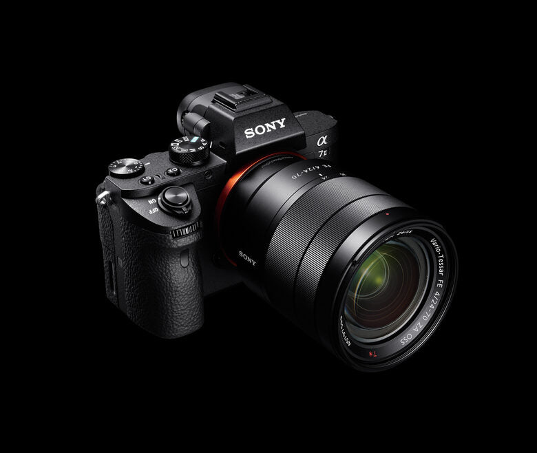 Sony α Alpha 7 II, fotocamera mirrorless con obiettivo 28-70mm, attacco E, sensore full-frame, 24.3 MP