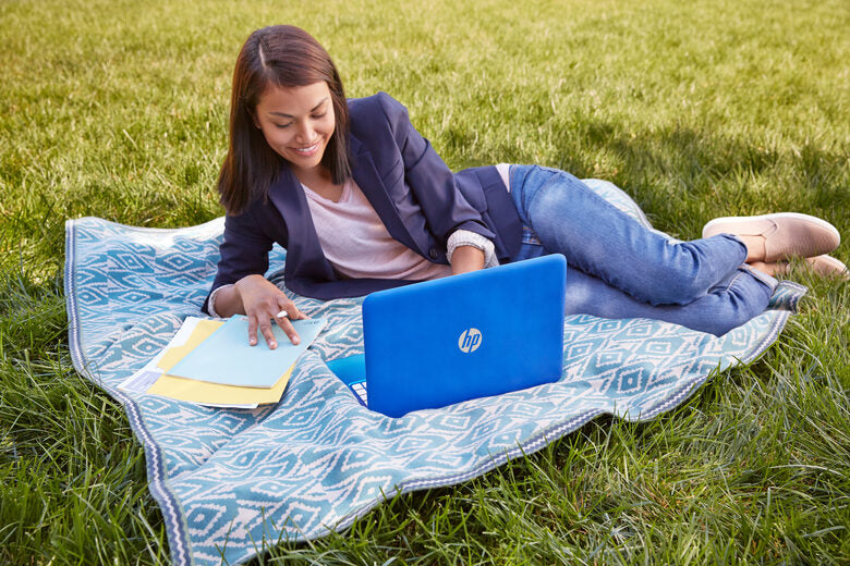 HP Stream 13-c100nl Computer portatile 33,8 cm (13.3") HD Intel® Celeron® 2 GB DDR3L-SDRAM 32 GB eMMC Windows 10 Home Blu