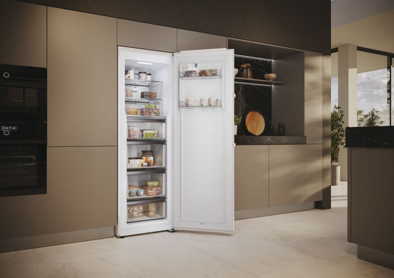 Haier INSTASWITCH H4F272WEH1 Congelatore Verticale a Libera Installazione 272 L E Bianco