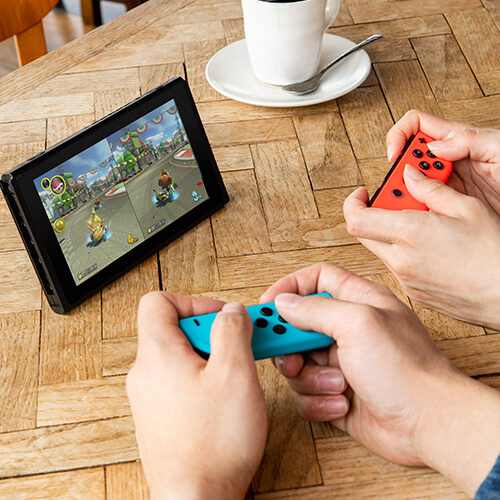 Nintendo Switch V2 2019 console da gioco portatile 15,8 cm (6.2") 32 GB Wi-Fi Nero, Blu, Rosso