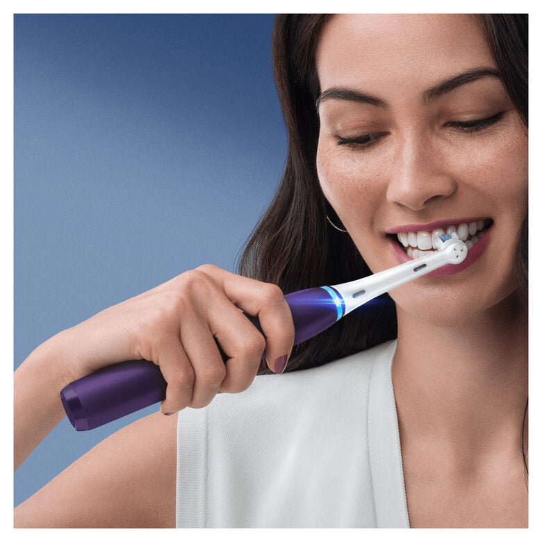 Oral-B iO - 8n - Spazzolino Elettrico Ricaricabile, 1 Spazzolino Viola Esclusivo Con Tecnologia Magnetica Rivoluzionaria, Display A Colori, 1 Testina, 1 Custodia Da Viaggio Premium