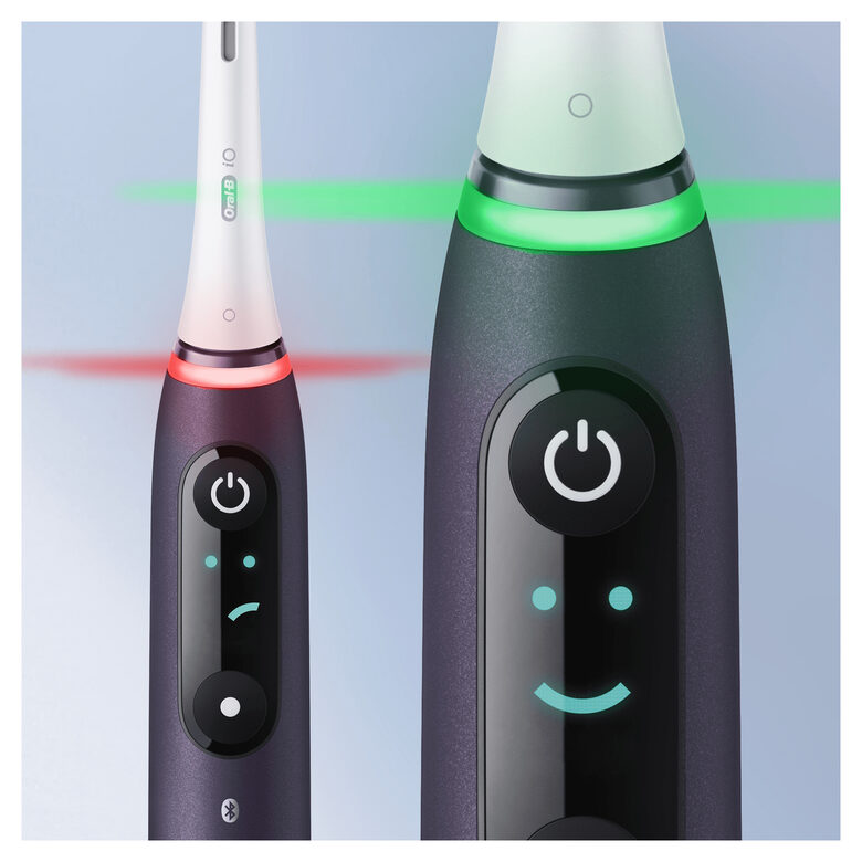 Oral-B iO - 8n - Spazzolino Elettrico Ricaricabile, 1 Spazzolino Viola Esclusivo Con Tecnologia Magnetica Rivoluzionaria, Display A Colori, 1 Testina, 1 Custodia Da Viaggio Premium
