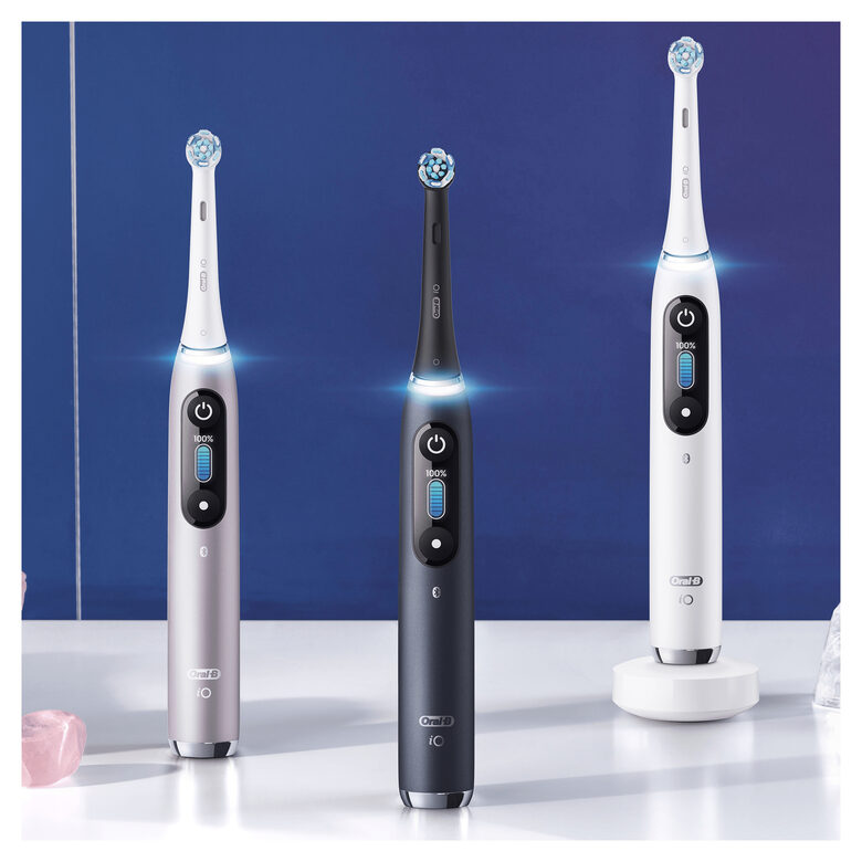 Oral-B iO - 9n - Spazzolino Elettrico Ricaricabile, 1 Spazzolino Nero Esclusivo Con Tecnologia Magnetica Rivoluzionaria, Display A Colori, 1 Testina, 1 Custodia Da Viaggio Con Caricatore