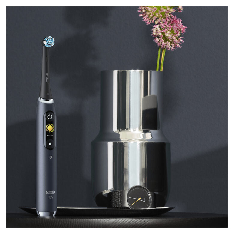 Oral-B iO - 9n - Spazzolino Elettrico Ricaricabile, 1 Spazzolino Nero Esclusivo Con Tecnologia Magnetica Rivoluzionaria, Display A Colori, 1 Testina, 1 Custodia Da Viaggio Con Caricatore