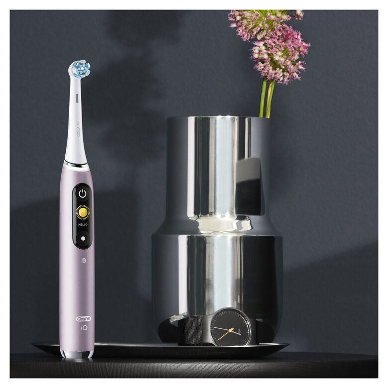 Oral-B iO - 9n - Spazzolino Elettrico Ricaricabile, 1 Spazzolino Rosa Esclusivo Con Tecnologia Magnetica Rivoluzionaria, Display A Colori, 1 Testina, 1 Custodia Da Viaggio Con Caricatore