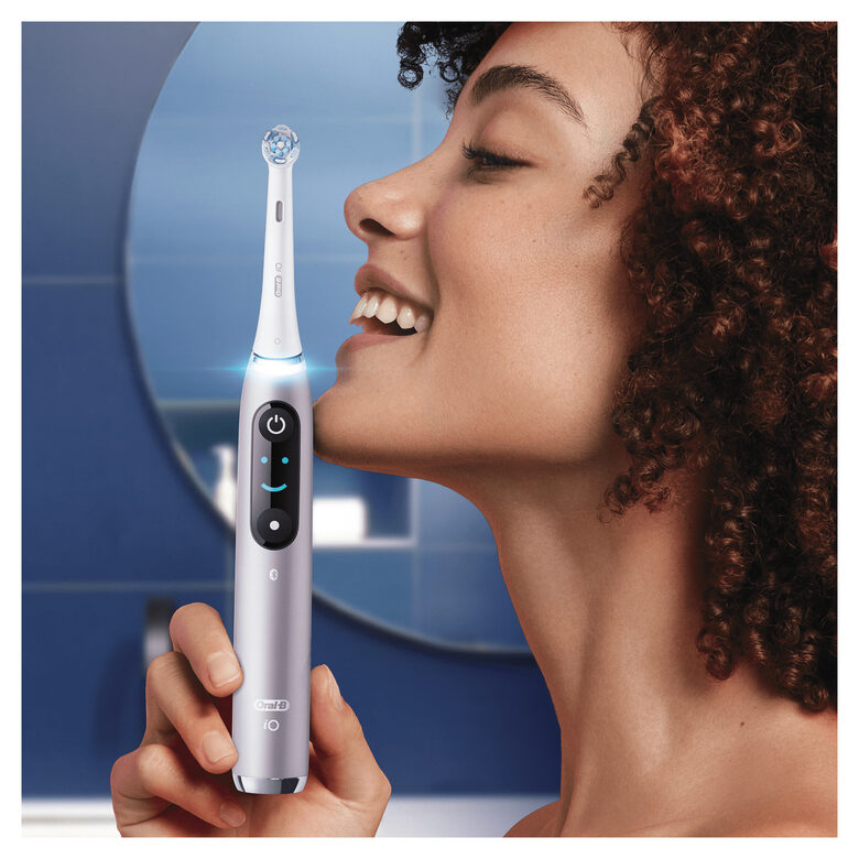 Oral-B iO - 9n - Spazzolino Elettrico Ricaricabile, 1 Spazzolino Rosa Esclusivo Con Tecnologia Magnetica Rivoluzionaria, Display A Colori, 1 Testina, 1 Custodia Da Viaggio Con Caricatore