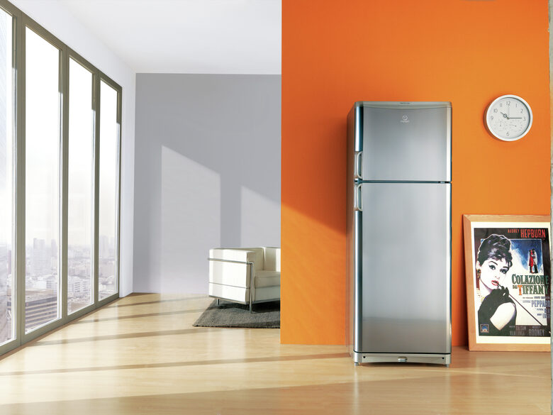 Indesit TAAN 6 FNF S1 frigorifero con congelatore Libera installazione 414 L F Argento