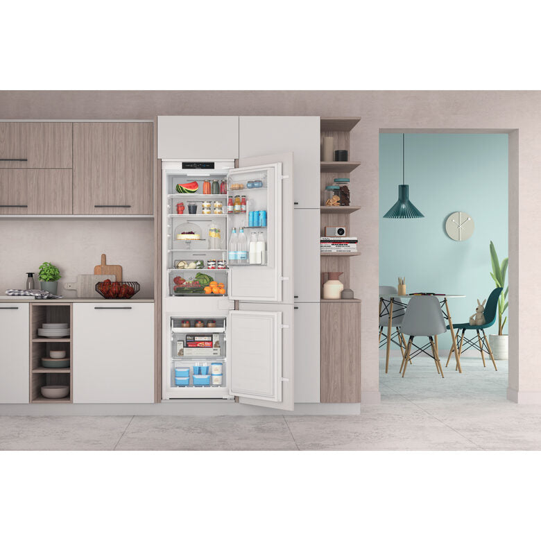 Indesit INC18 T311 frigorifero con congelatore Da incasso 250 L F Bianco
