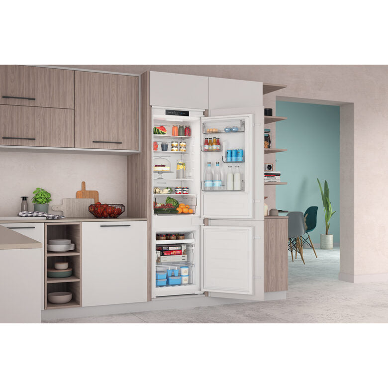 Indesit INC18 T311 frigorifero con congelatore Da incasso 250 L F Bianco