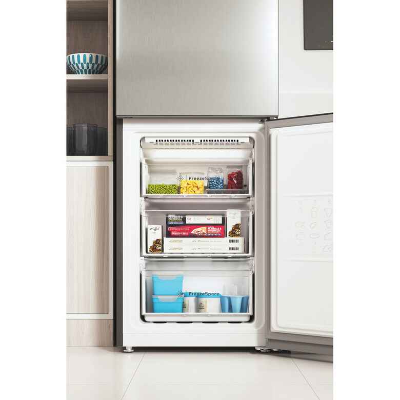 Indesit INFC9 TA23X frigorifero con congelatore Libera installazione 367 L D Argento