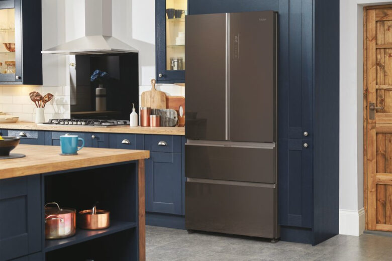 Haier FD 83 Serie 7 HB18FGSAAA frigorifero side-by-side Libera installazione 539 L E Argento, Titanio