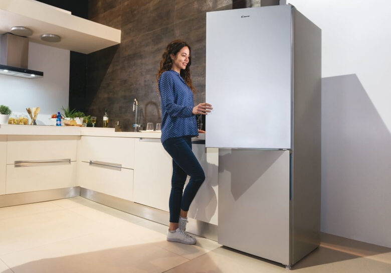 Candy Fresco CCE4T618ES frigorifero con congelatore Libera installazione 341 L E Argento