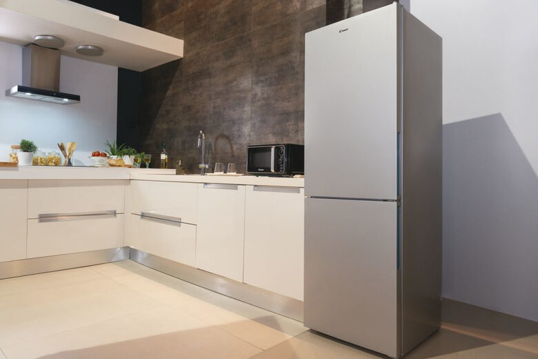 Candy Fresco CCE4T618ES frigorifero con congelatore Libera installazione 341 L E Argento