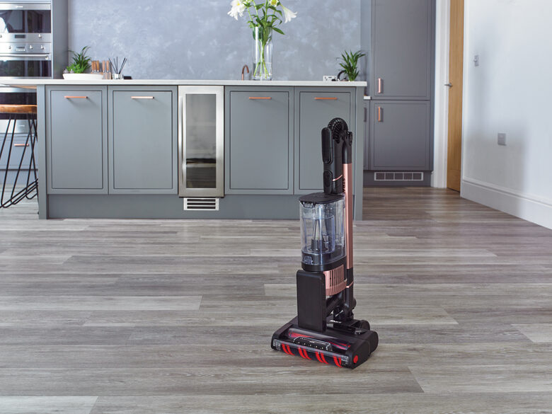 Shark Stratos Aspirapolvere a bastone 2 in 1 Batteria Secco Senza sacchetto Nero, Pesca