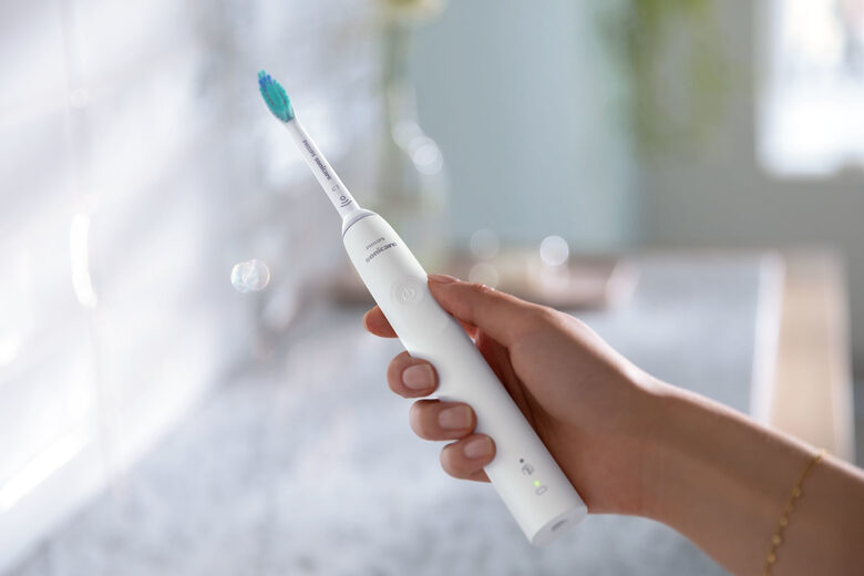 Philips 3100 series Sonicare Spazzolino Elettrico Sonico Bianco, con custodia da viaggio HX3673/13