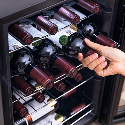 Cecotec GrandSommelier 20000  Cantinetta Vino Con Compressore Libera Installazione Nero 20 Bottiglie