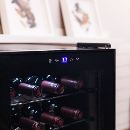 Cecotec GrandSommelier 20000  Cantinetta Vino Con Compressore Libera Installazione Nero 20 Bottiglie