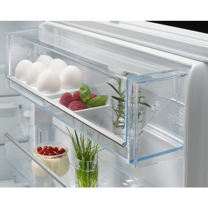 AEG Series 8000 TSC8M181CS frigorifero con congelatore Da incasso 249 L C Bianco