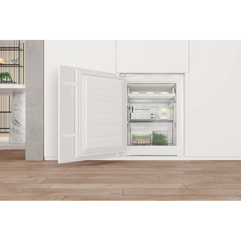 Whirlpool WHC18T132 frigorifero con congelatore Da incasso 250 L E