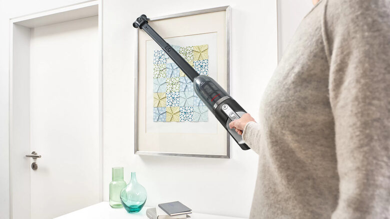 Bosch Serie 4 BBH3ZOO28 scopa elettrica Batteria Secco Senza sacchetto 0,4 L Nero, Rosso 2,15 Ah