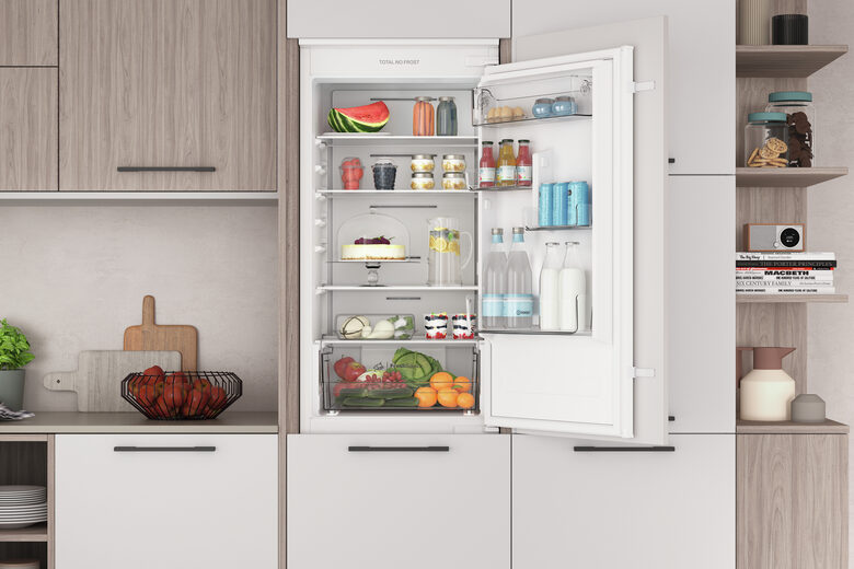 Indesit INC18 T112 frigorifero con congelatore Da incasso 250 L E Bianco